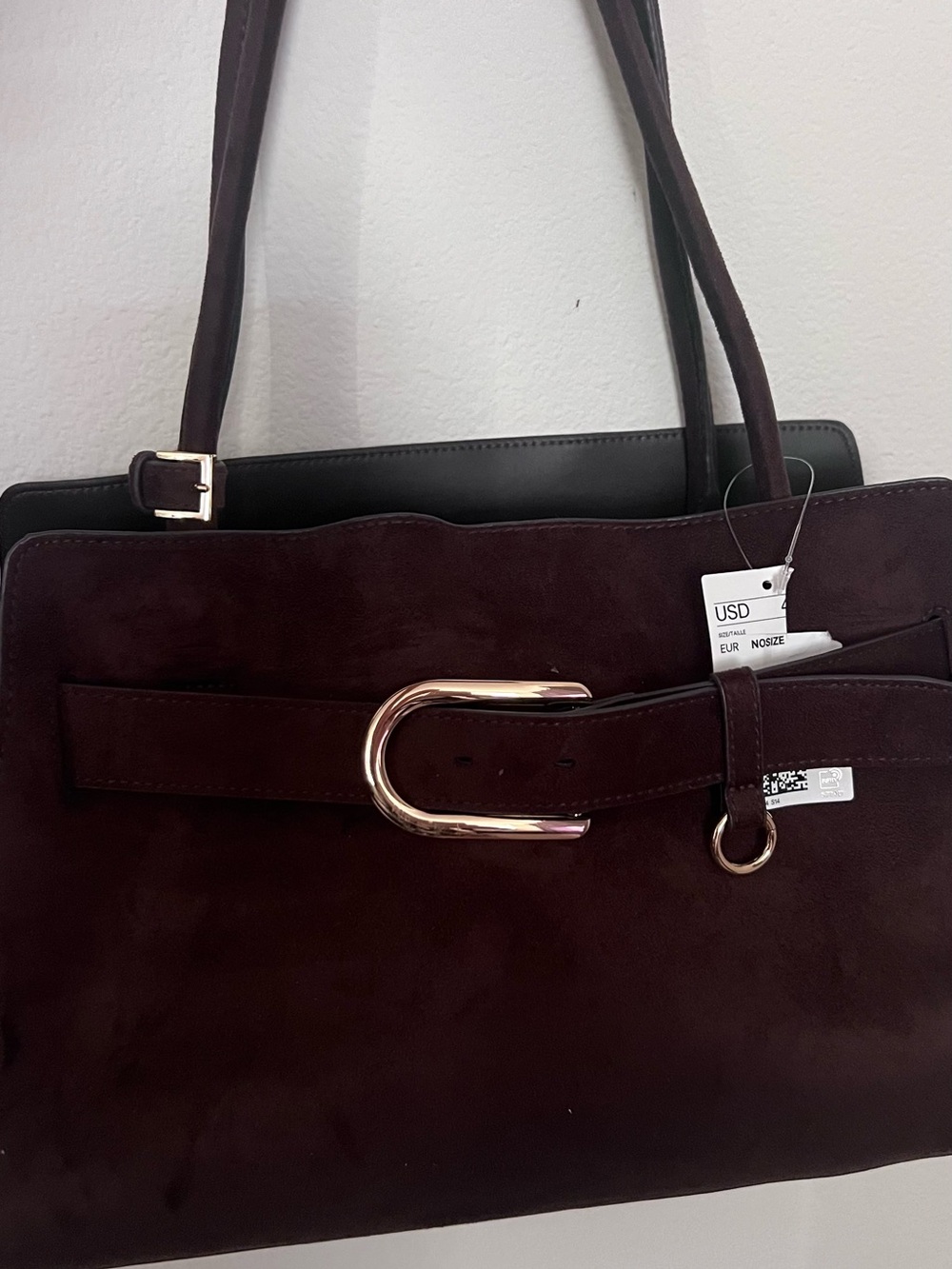 H&M brown
Suede Shoulder Bag in Deep Burgundy with Gold Hardware